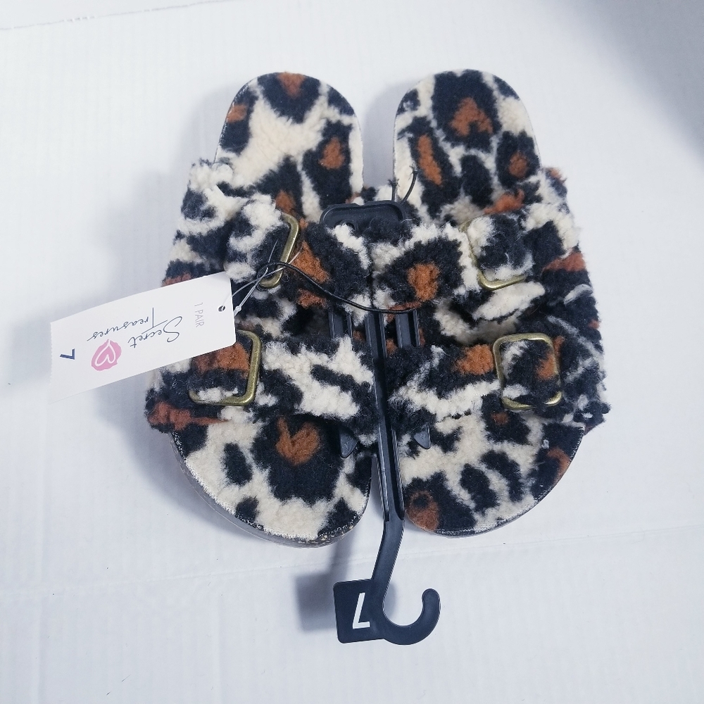 NWT SECRET TREASURES WOMENS LEOPARD DOUBLE BUCKLE SANDALS SIZE 7